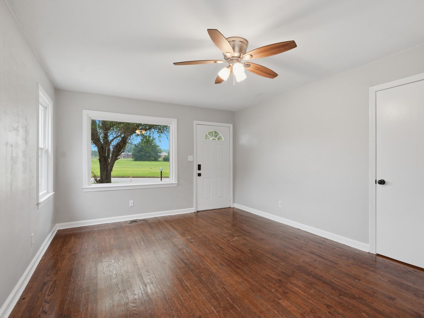 Quaint 3 bed 1 bath home in charming Decatur! – photo 3