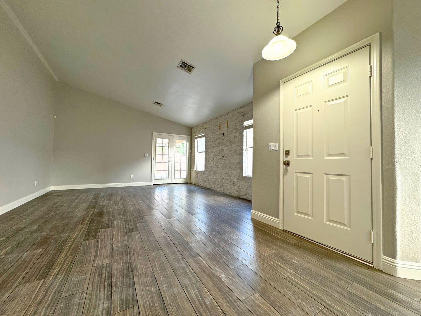 ** Coming Soon on 9/01/2026 ** Fully renovated with a contemporary flair One-Story Home – photo 4