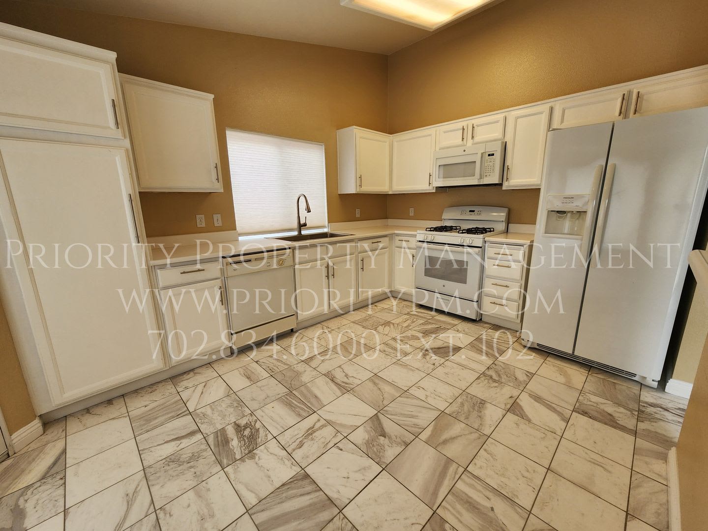 NEW PAINT! NEW CARPET ~NEAR SUMMERLIN~Single Story ~ 2 Bed/2 Bath ~1100+ SQ. FT – photo 2