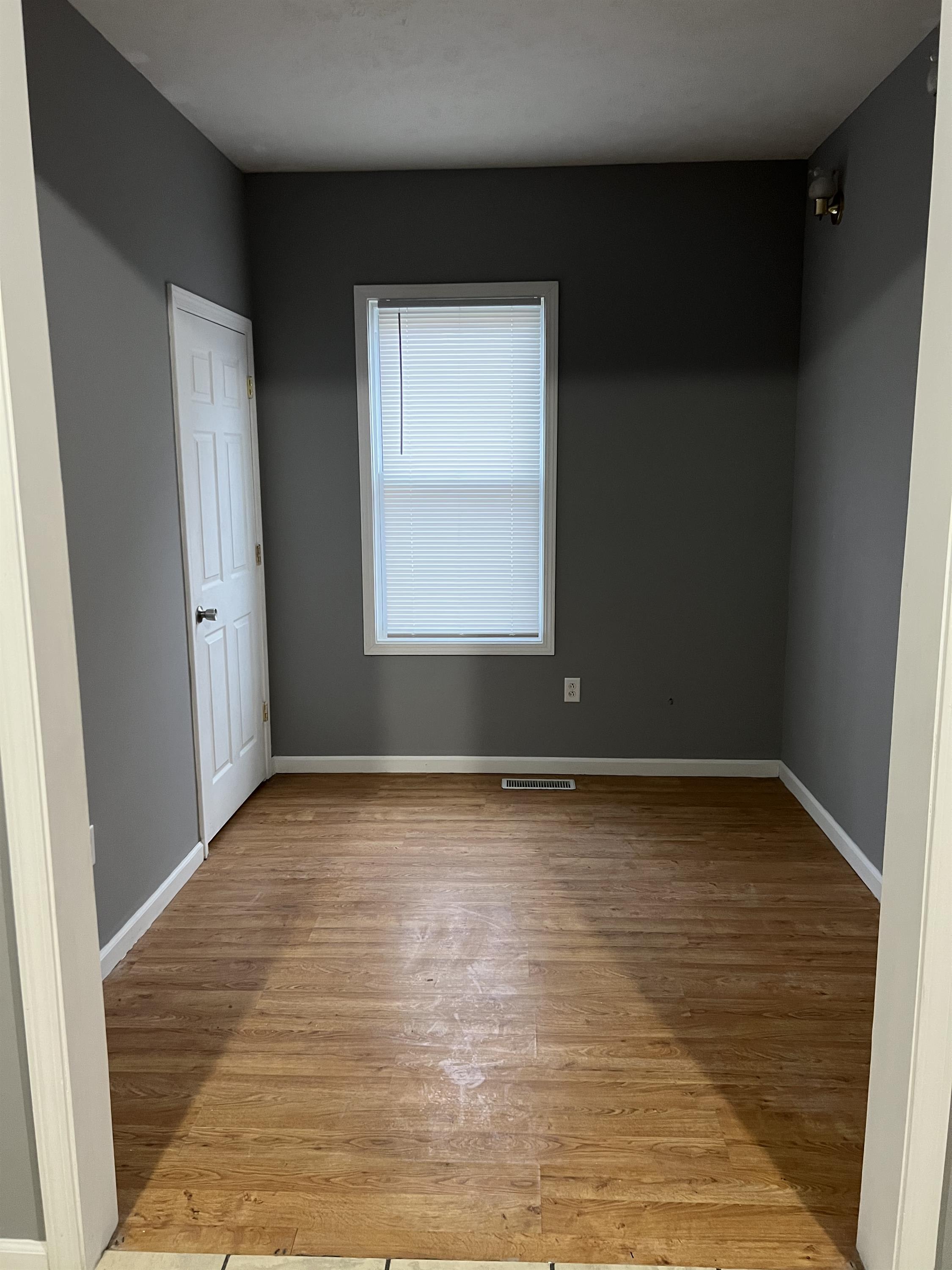 1011 South Greenlawn Avenue – photo 4