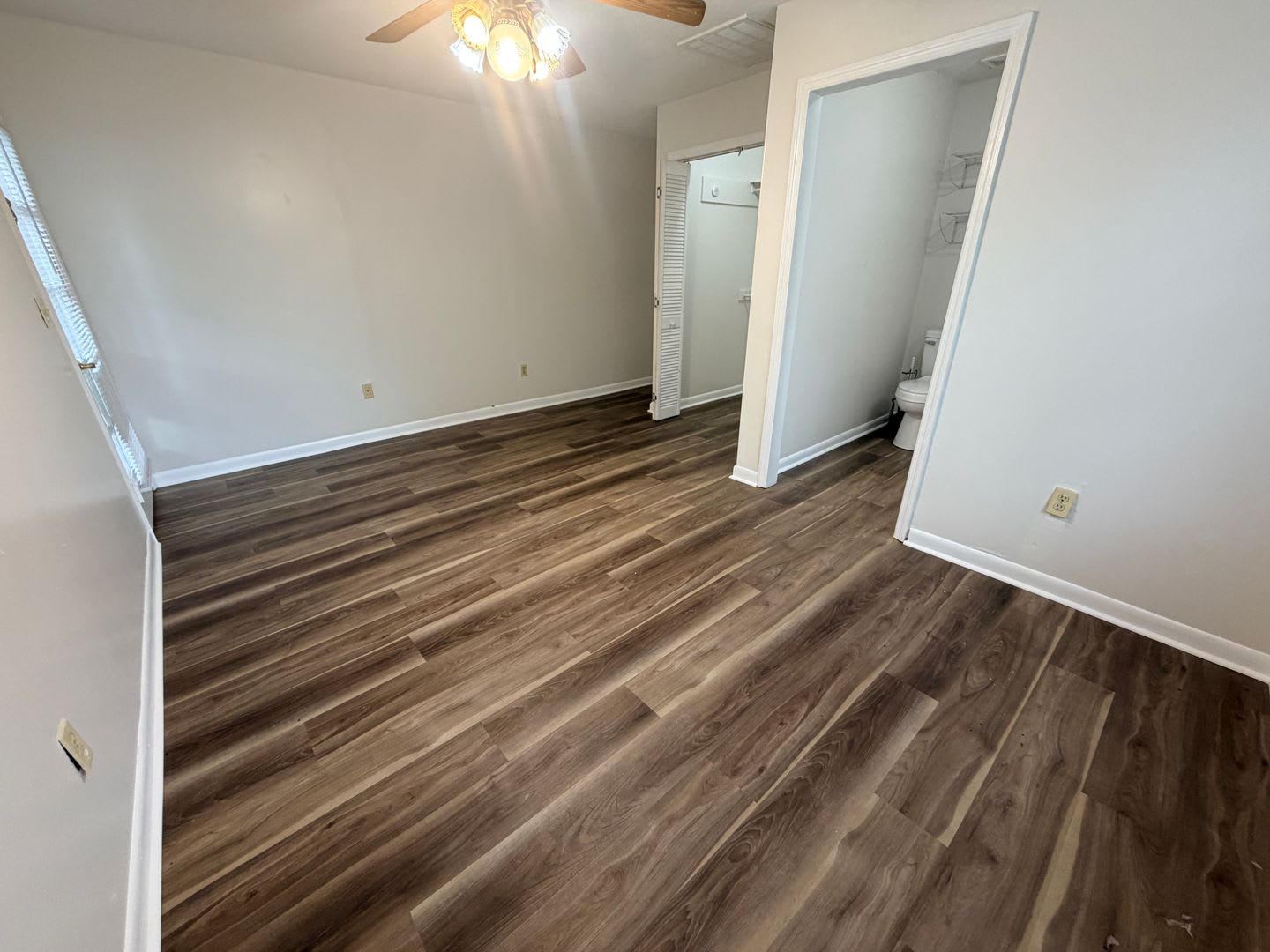 1706 Azalea Dr This Spacious 800 Sq Ft 1 Bedroom 1 Bathroom Apartment Offers Comfortable Living With Flat Rate Utilities – photo 5
