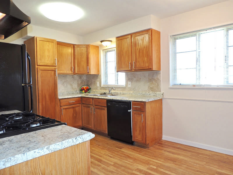 3 Bed & 2 Full Bath Cape Cod for Rent! – photo 4