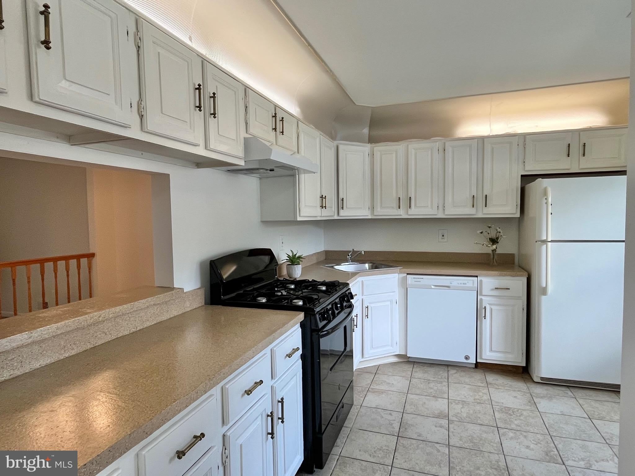 32 PAGODA CT – photo 3