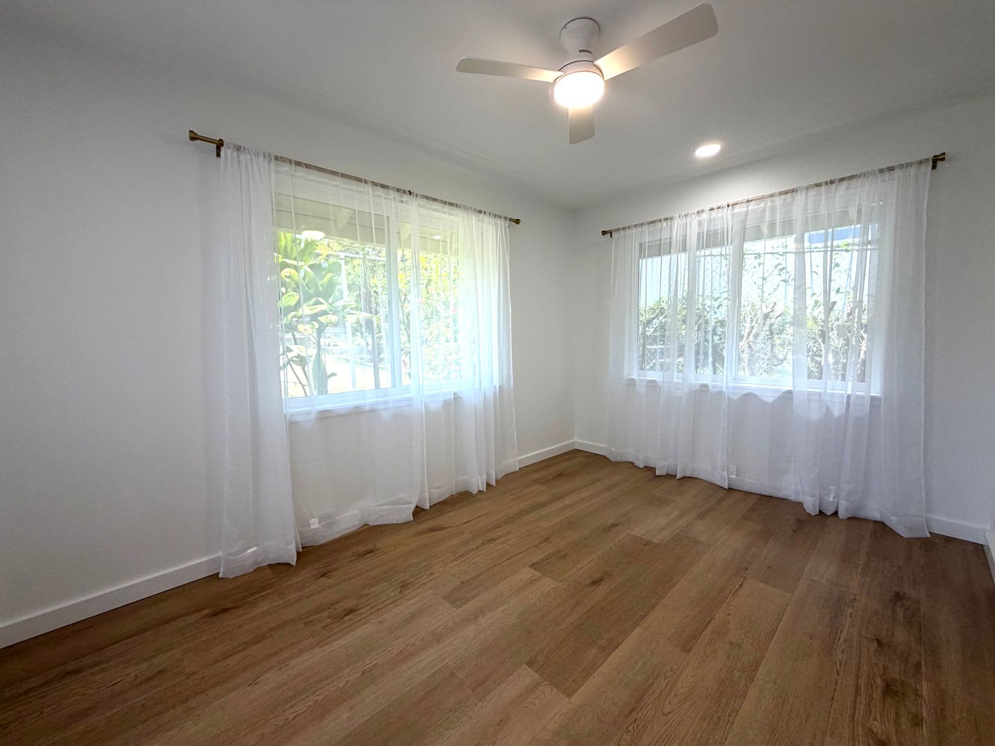 Renovated 2 Bedroom, 2 Bathroom with Carport – photo 4