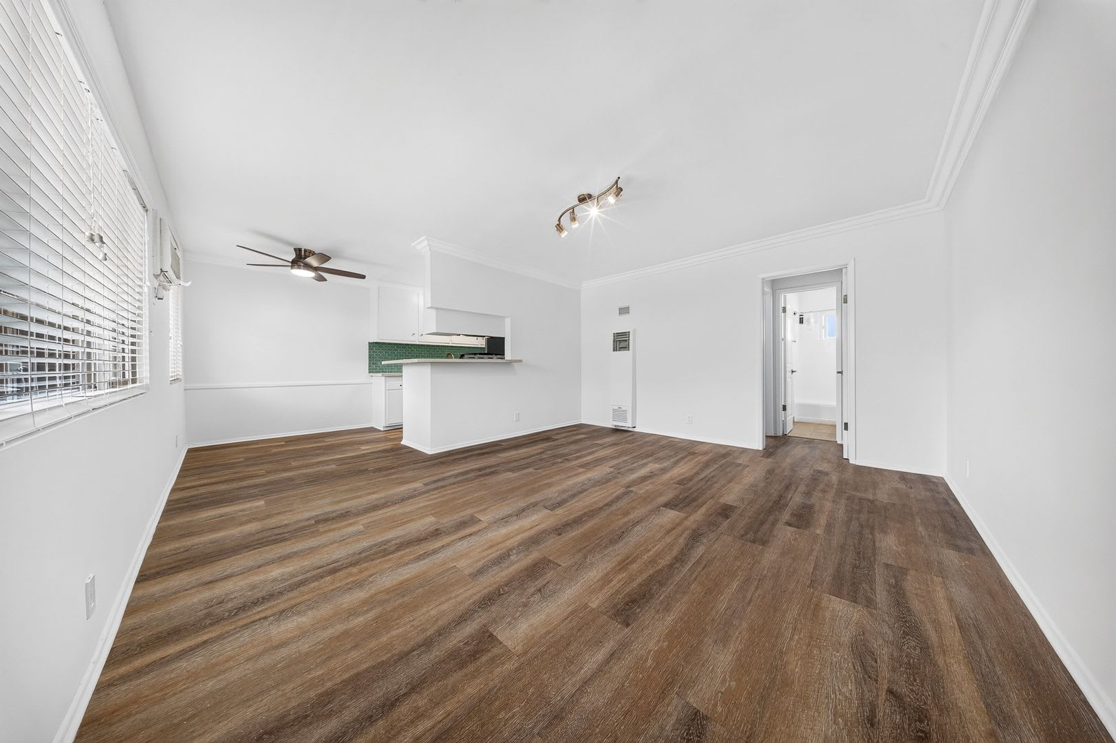 15114 Dickens Street – photo 2