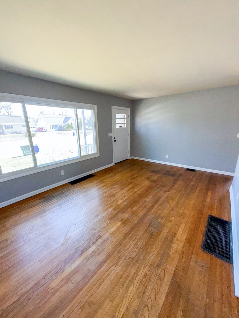 3 Bedroom Cape Cod Home with a Yard & Garage – photo 4