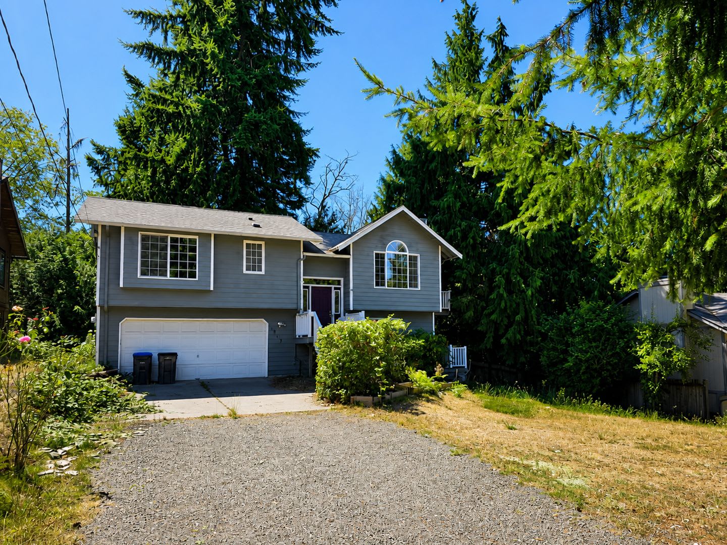 *Available Now* Bright and sunny 3 bed with office space and large yard, pets allowed! – photo 2
