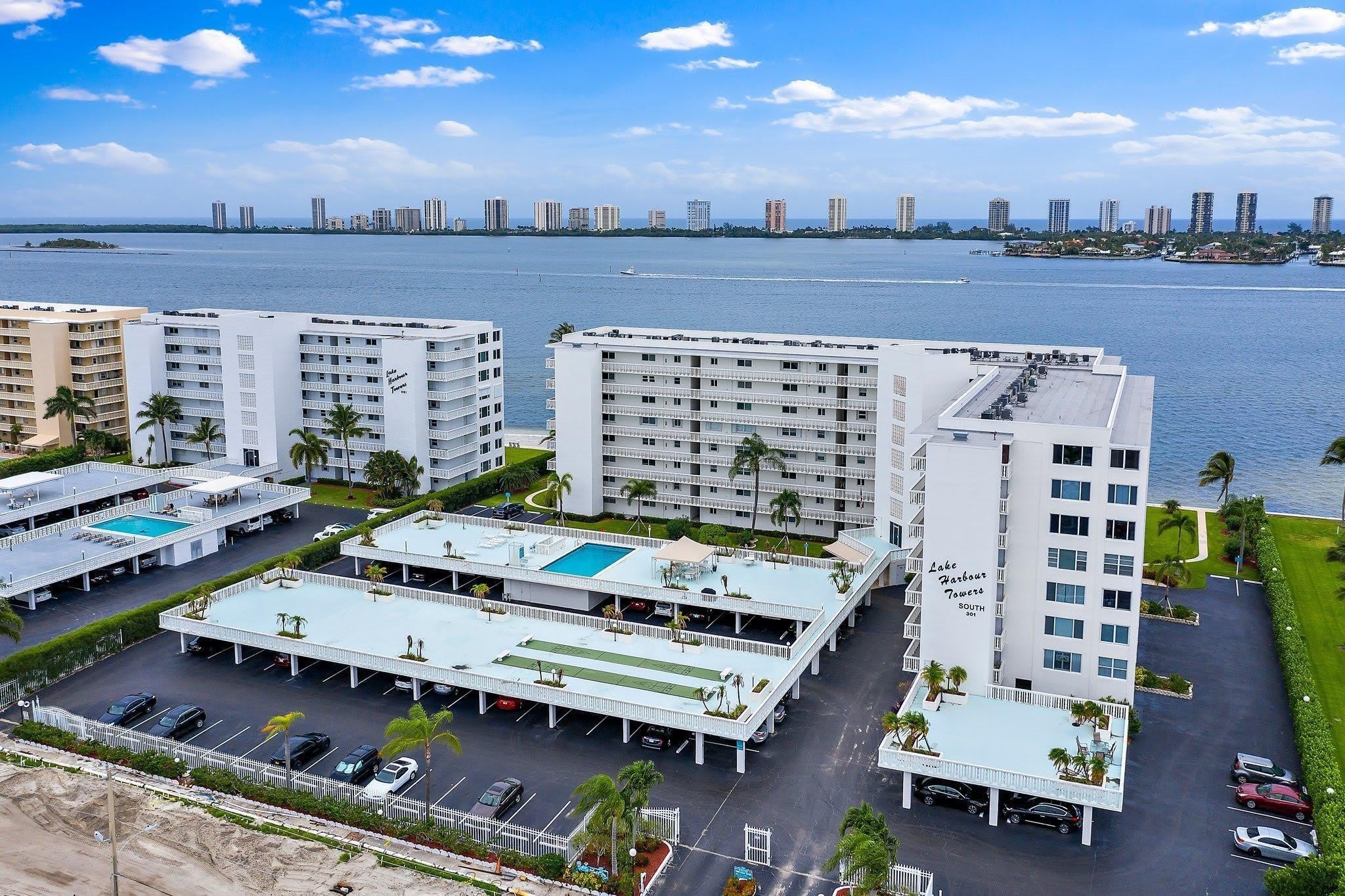 301 Lake Shore Drive – photo 3