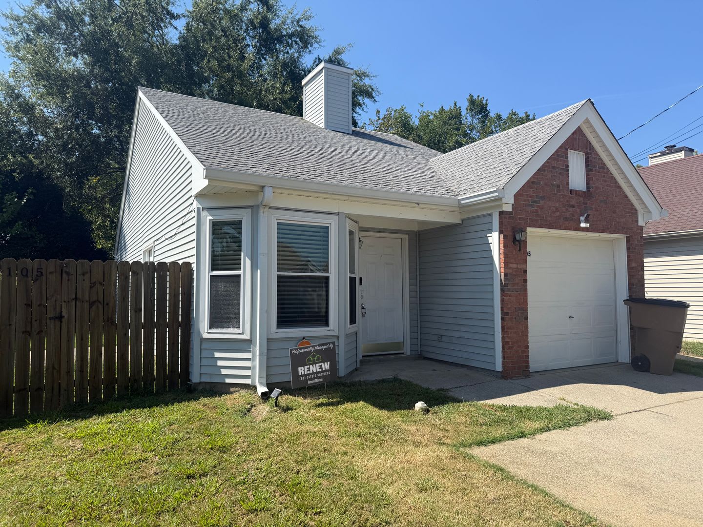 Cute Two Bedroom House In Donelson Garage Fenced Backyard – photo 2