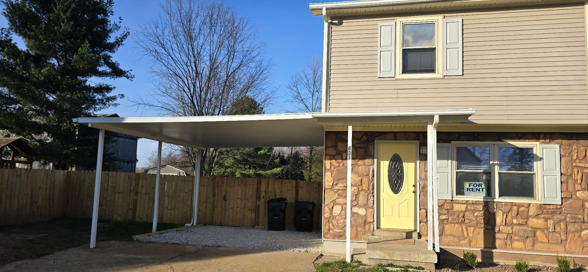 JUNE MOVE-IN-SPECIAL 1st Month Rent $1000 3bed/ 1.5 ba Duplex – photo 1