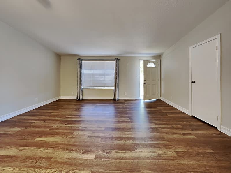13426 Tyringham St – photo 2