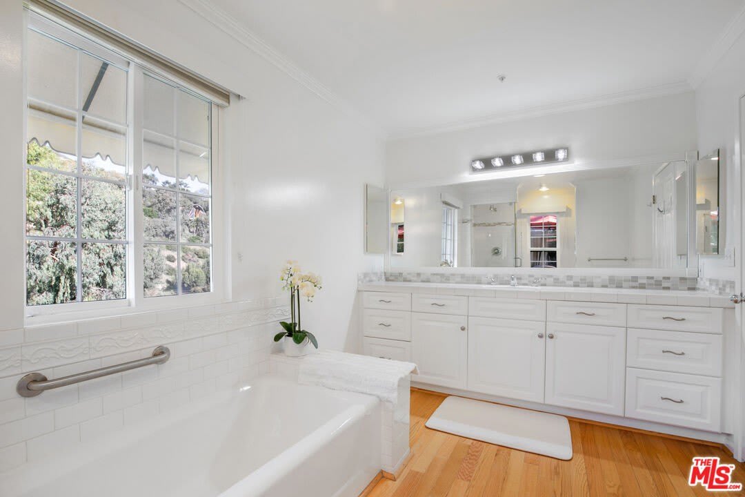3855 Rambla Pacifico – photo 2