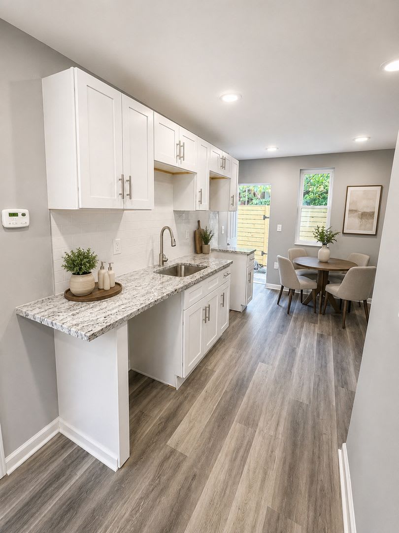 Bright, Newly Renovated 3-Bedroom Rowhome with Backyard – photo 5