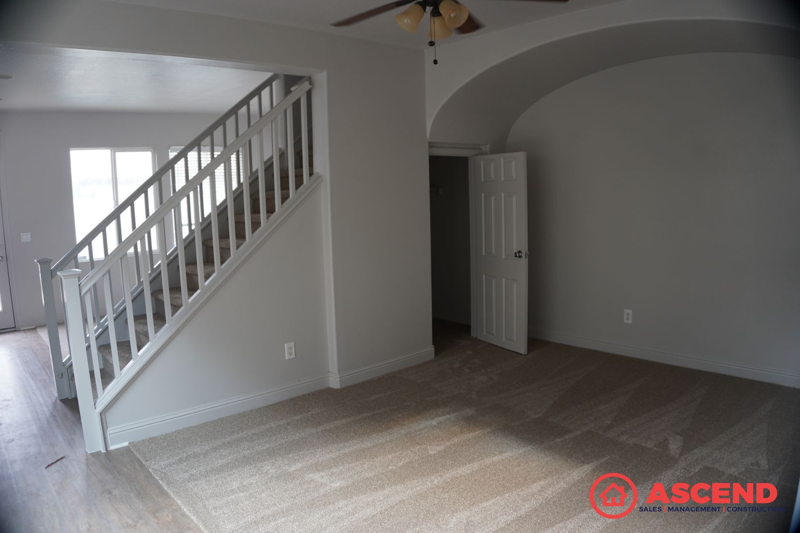 Lovely Two-Story Home with a Pool – photo 2