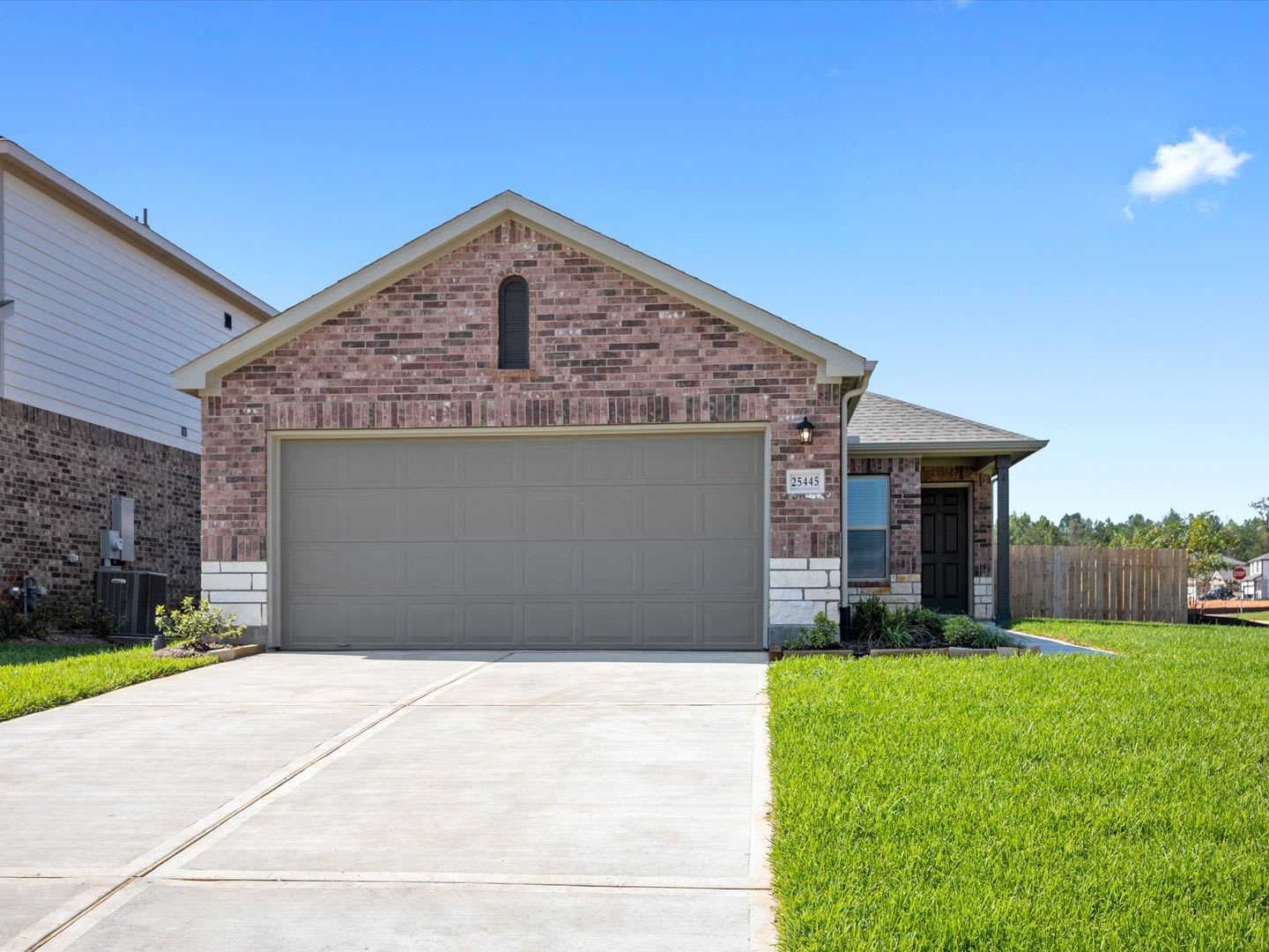 Now Available Spacious 3 Bedroom 2 Bath Home With A Privacy Fenced Backyard In Magnolia Springs – photo 3