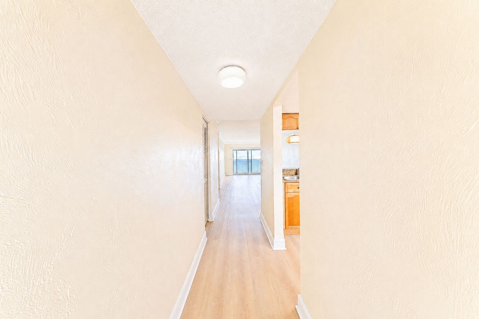Riverfront Condo 2 Bedrooms 2 Bathrooms Walk To The Beach – photo 4