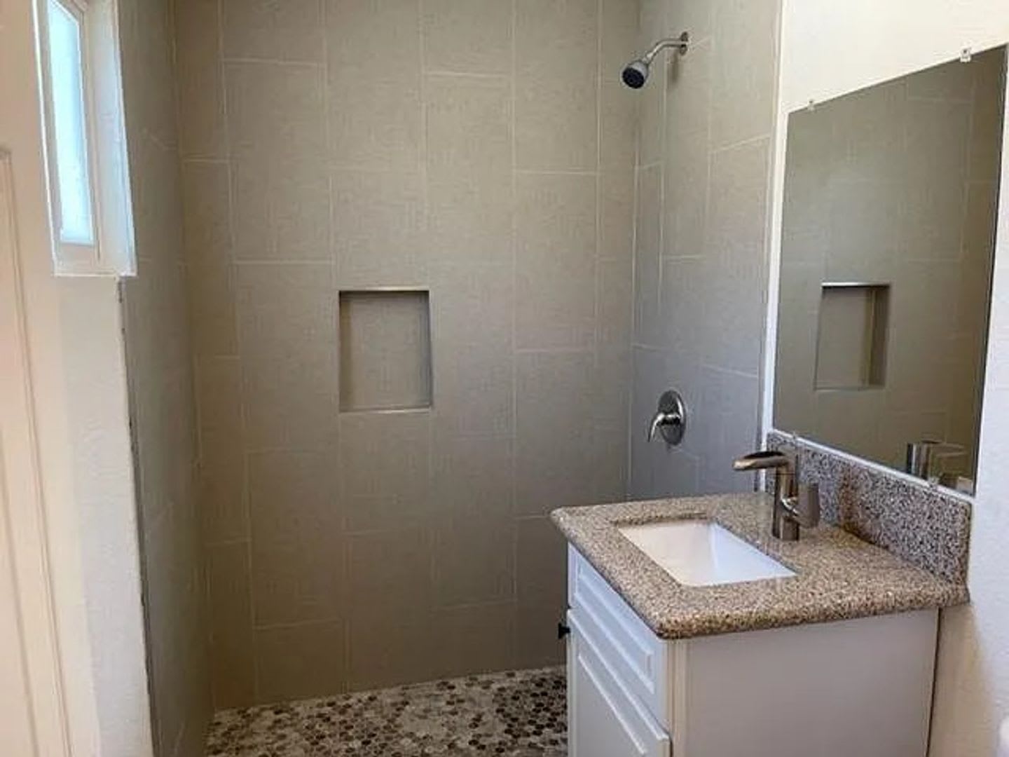 2 Bedroom 1 Bath Now Available – photo 4