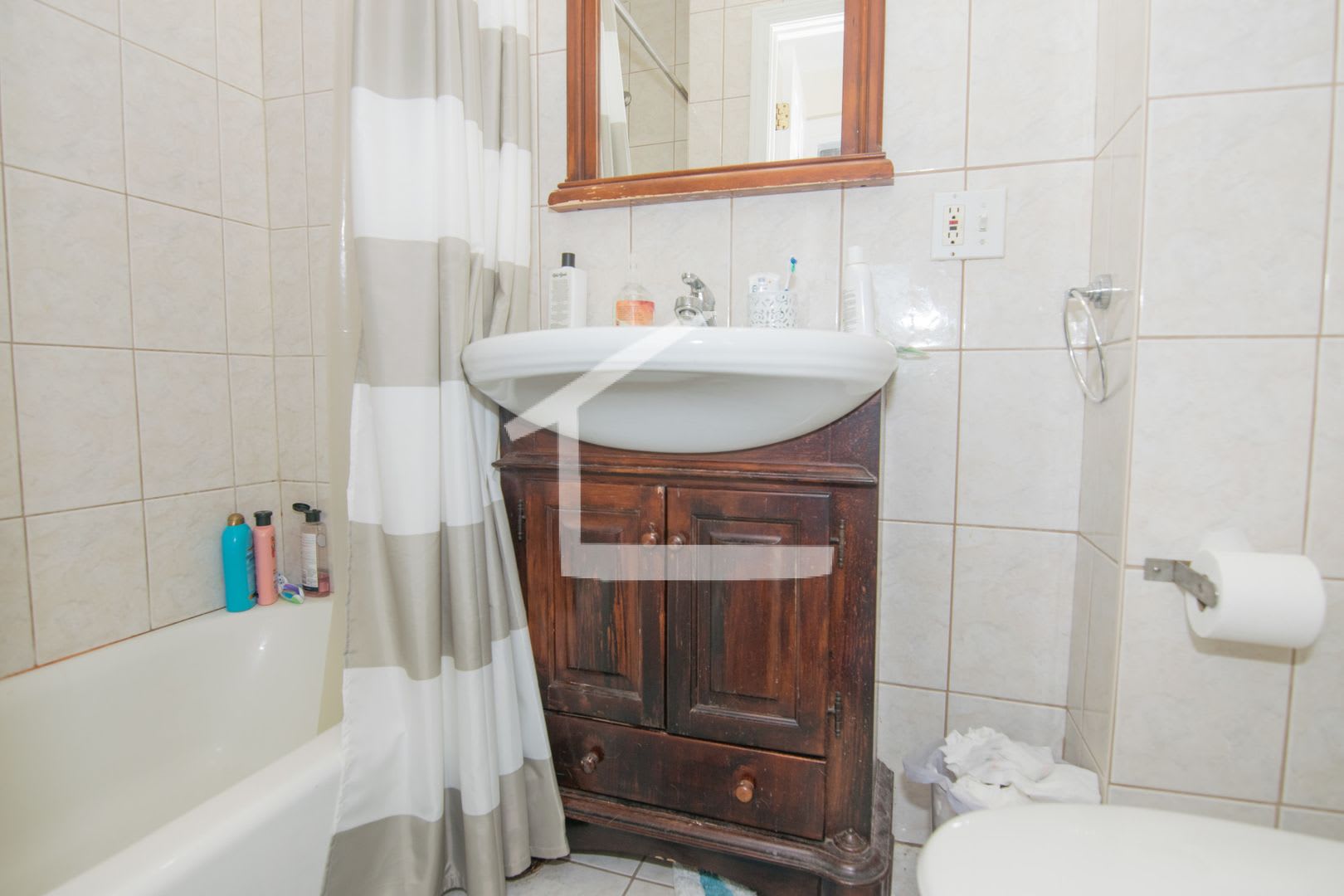 Charming 4 Bedroom-No Broker Fee – photo 4