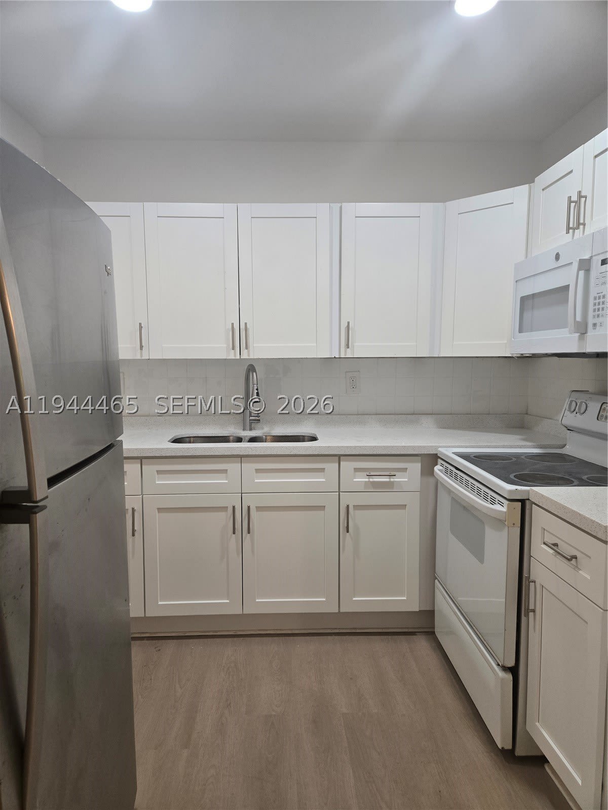190 SE 12th Ave – photo 2