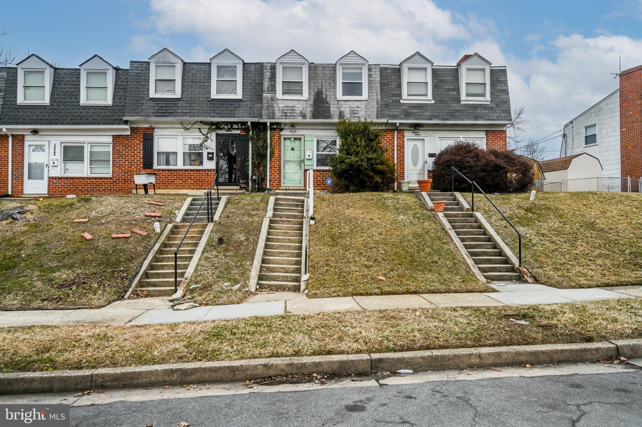 1610 WENTWORTH Avenue – photo 3