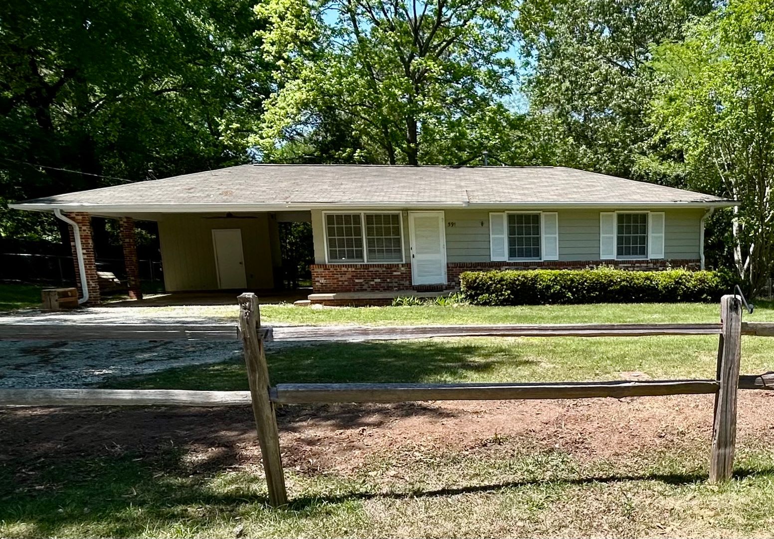 Charming 3-Bedroom Home – photo 1