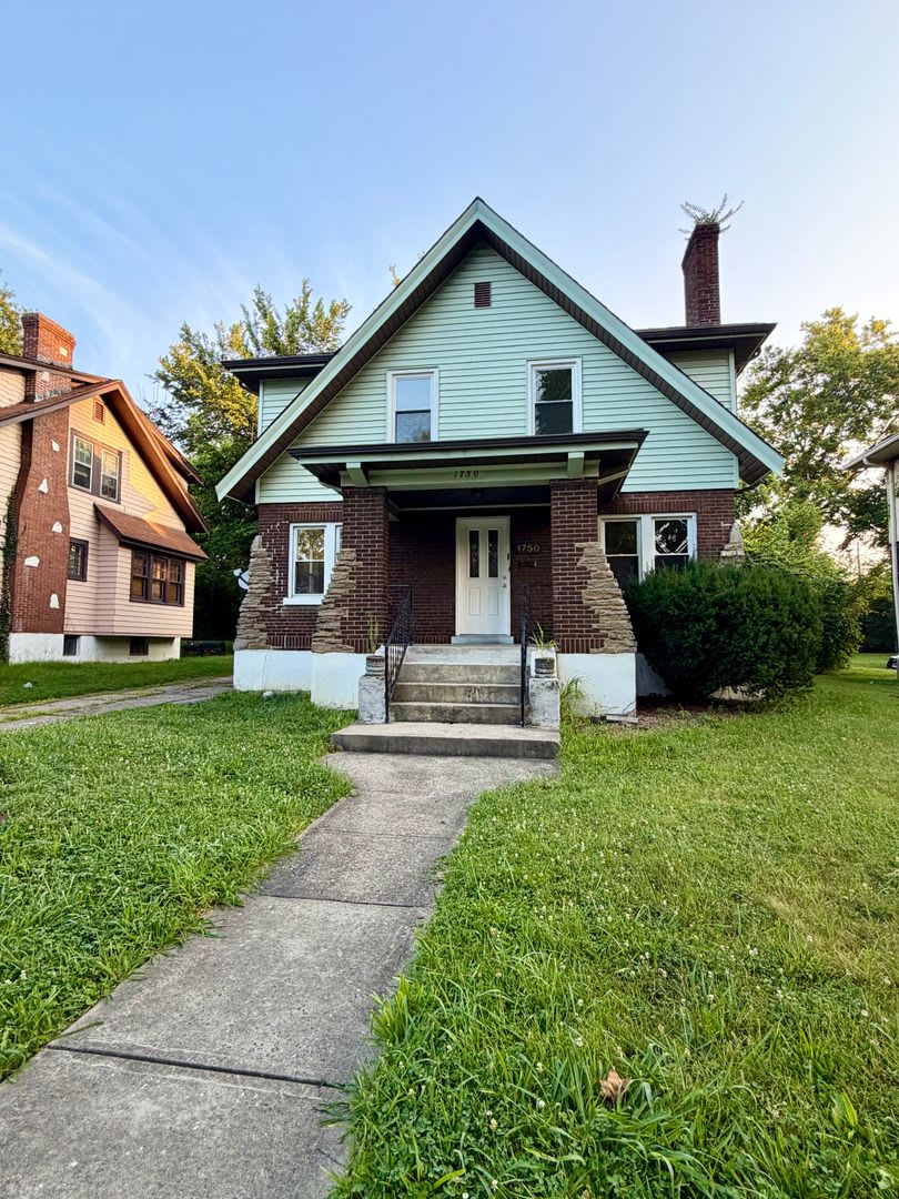 Great 3 bed home in Bond Hill!! – photo 1