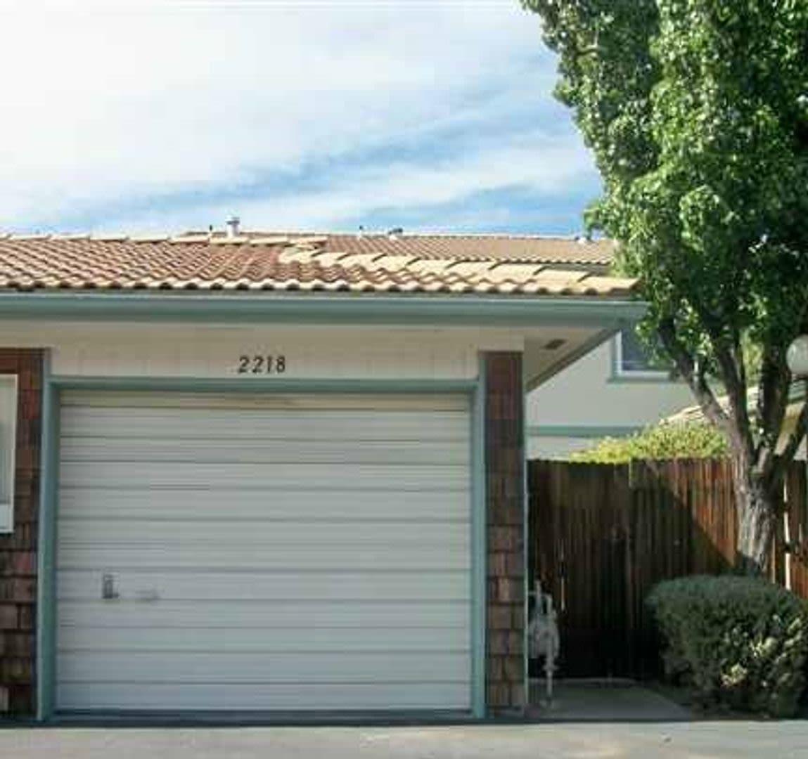 Cute Central Sparks Townhouse – photo 2