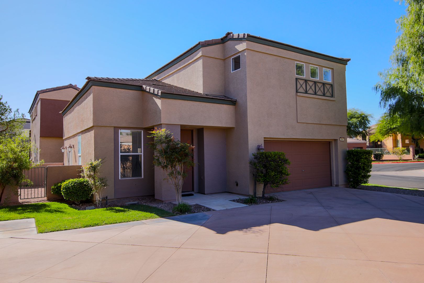 ELEGANT LUXURY RESIDENCE IN AN EXCLUSIVE GATED COMMUNITY IN SUMMERLIN – photo 1