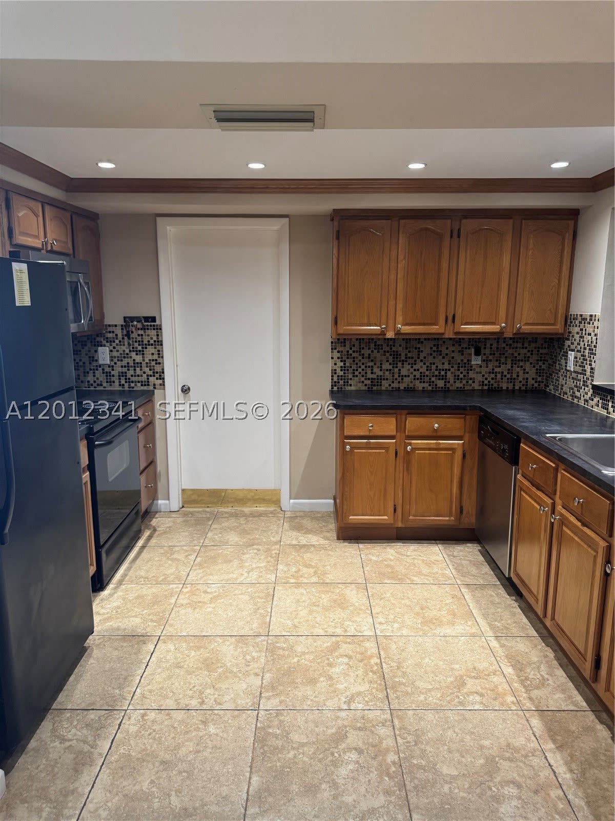 1010 NW 72nd Ter – photo 4