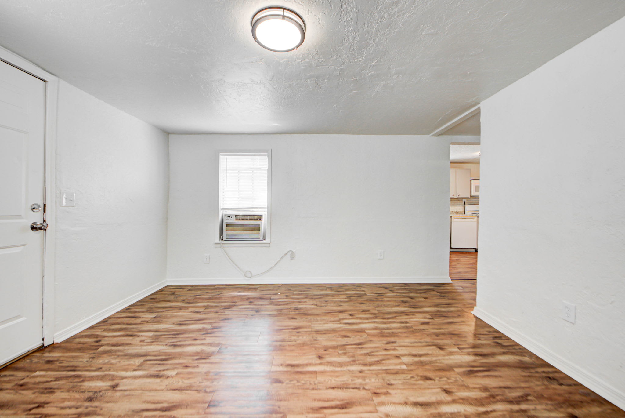 204 South Stewart Avenue – photo 5