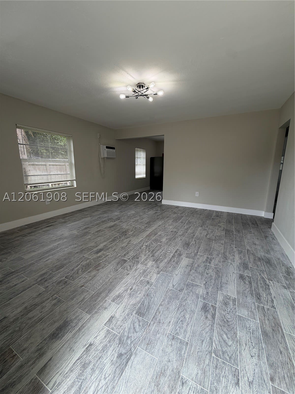 1140 NE 1st Ave – photo 2
