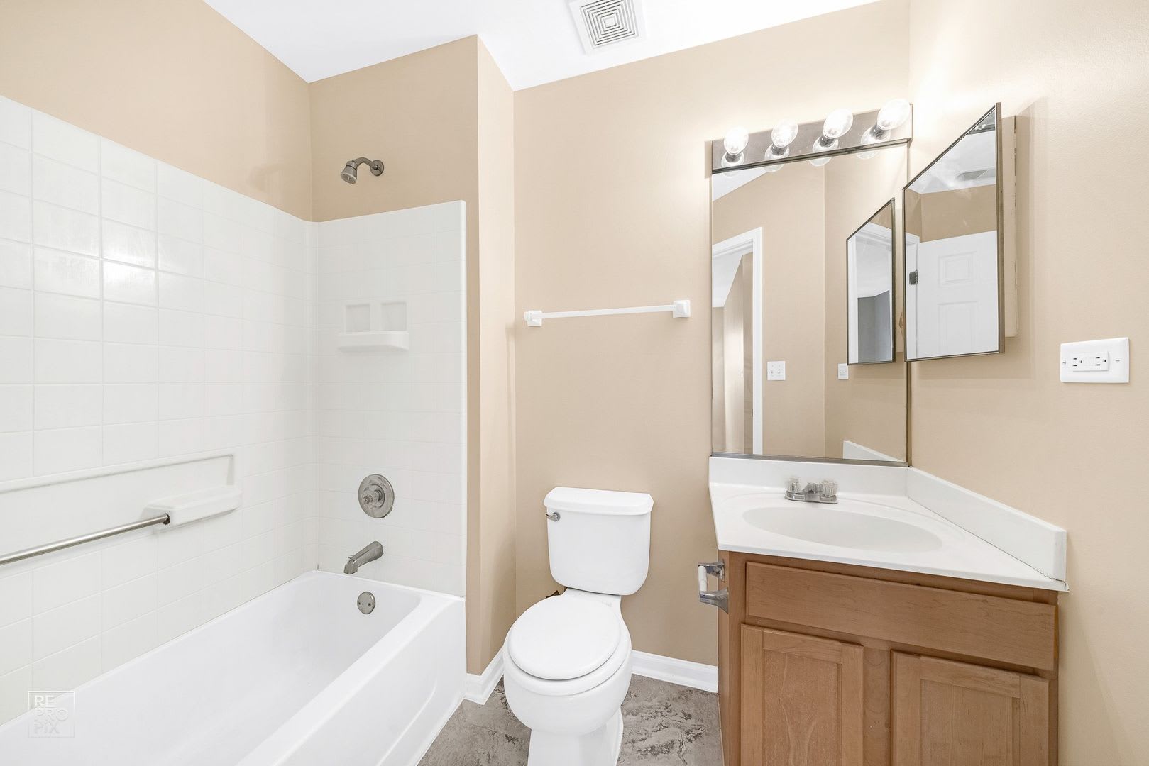 Three Bedroom Two Story Townhome – photo 5