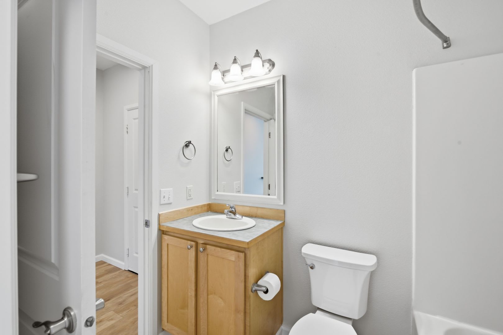 1Bd/1Ba Sammamish Condo – photo 4