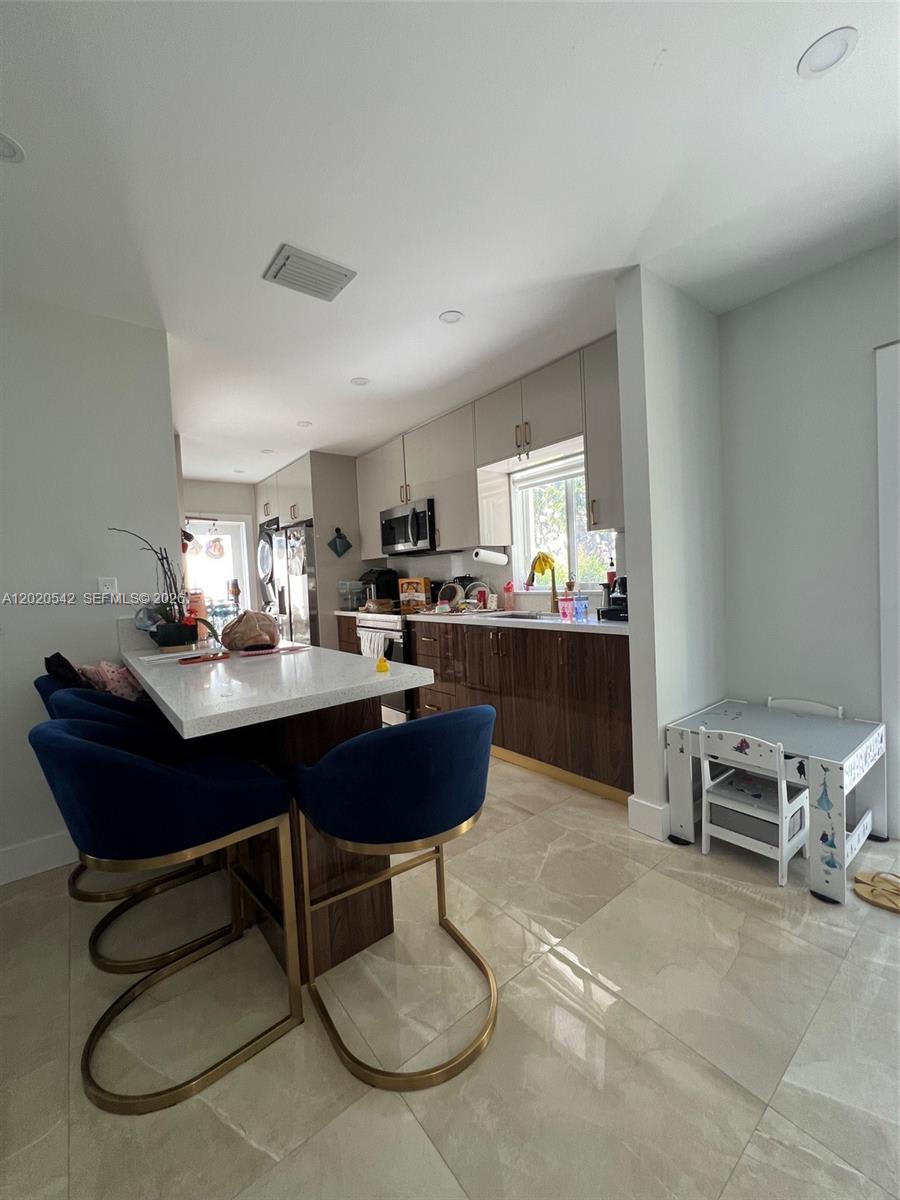 335 West 50th Street – photo 4