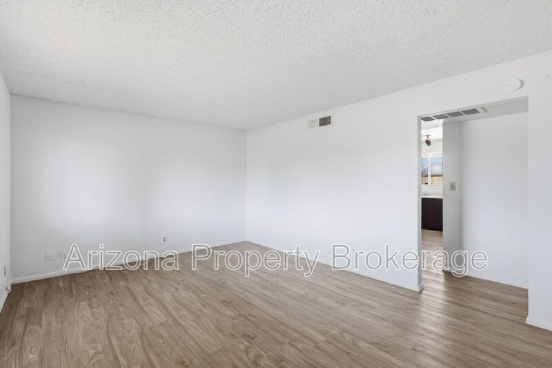 2106 E Evergreen St – photo 4