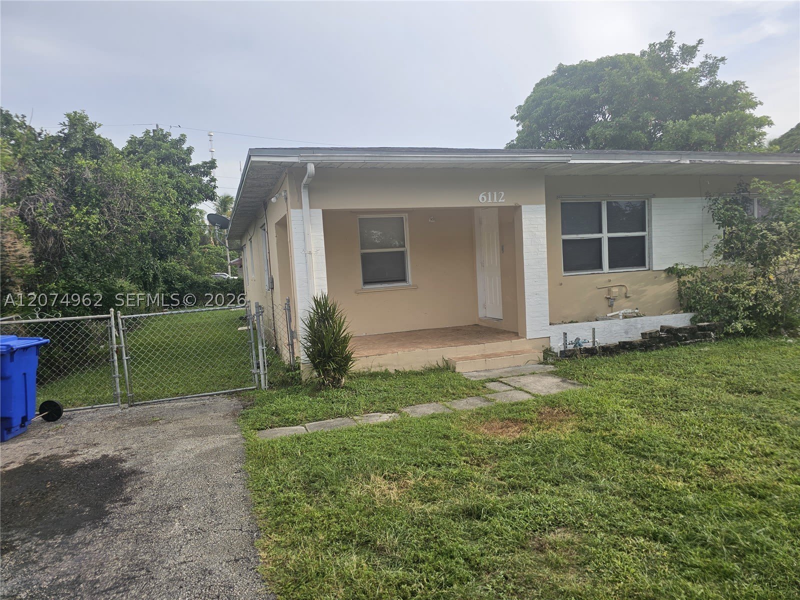 6112 SW 32nd St – photo 1