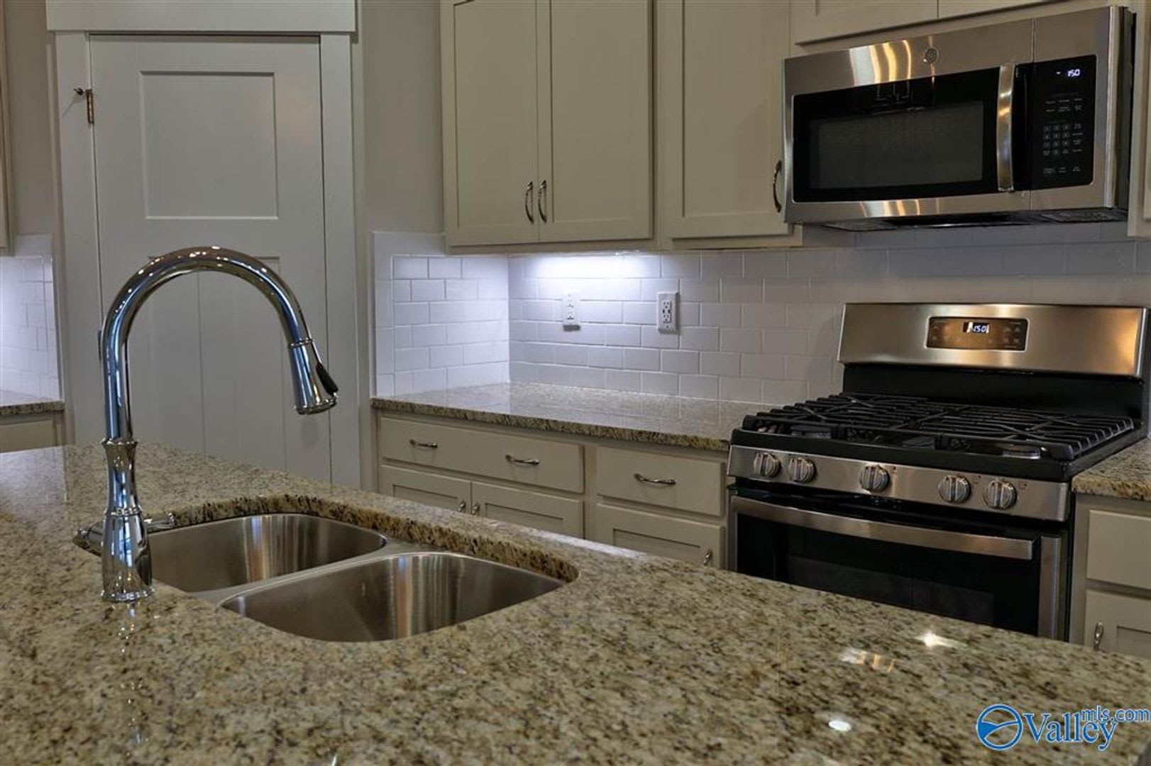 Coming Soon STUNNING 4-BEDROOM GEM IN COPPER CREEK! – photo 2