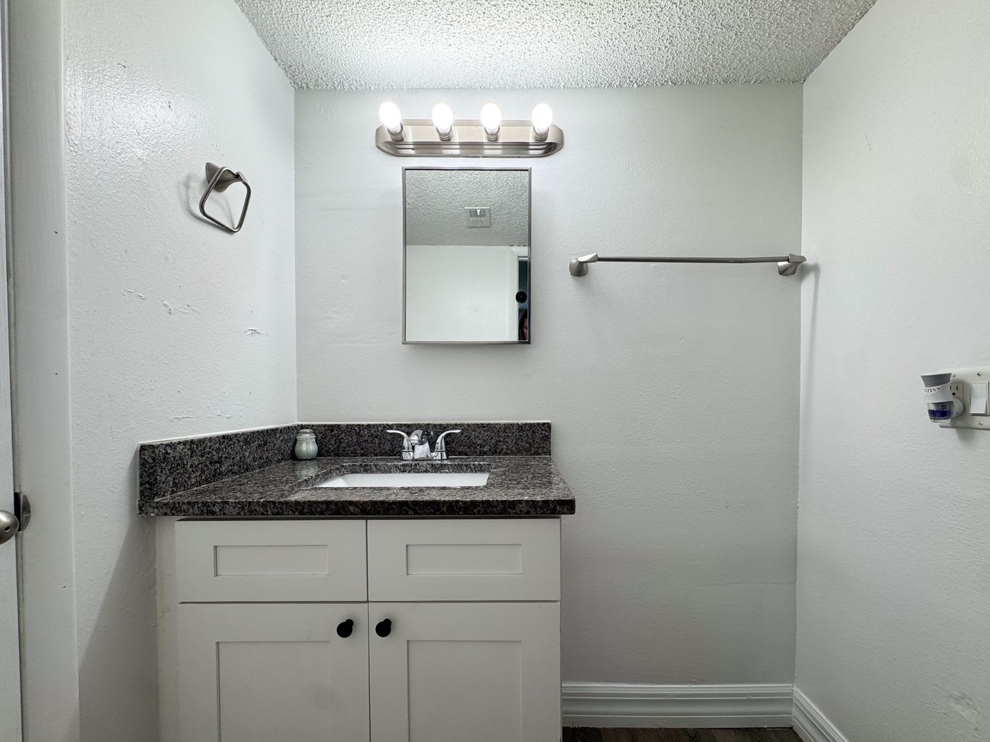 Updated one bedroom in Villa Del Sol Community – photo 4