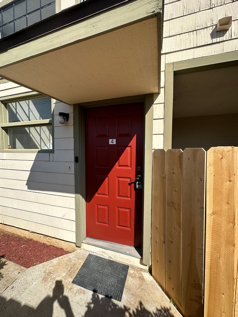 Beautiful, Upgraded, 3 Story Townhome w/Attached Garage, Central A/C, W/D – photo 2