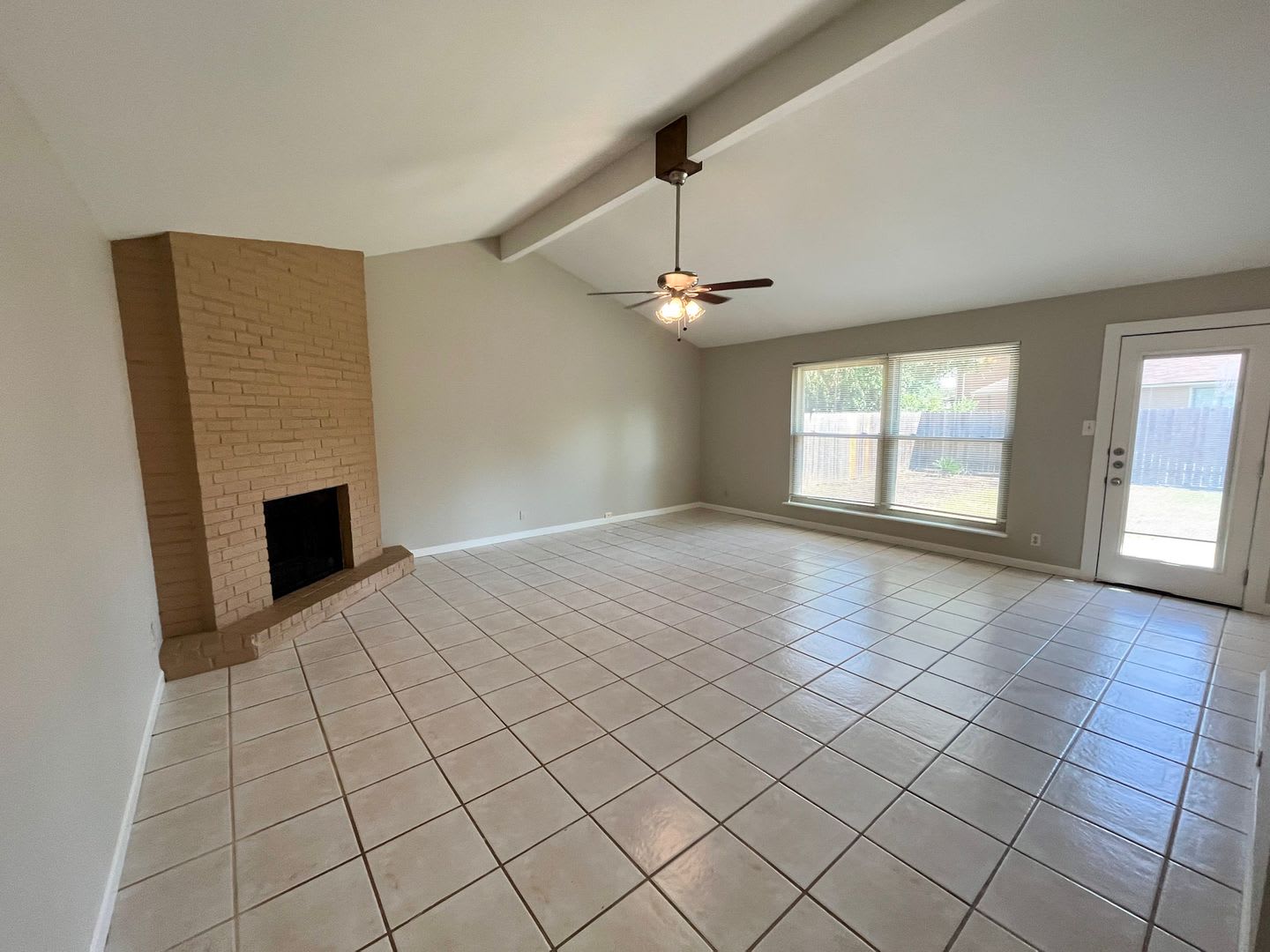 North Austin Home Great Area And Ready Now – photo 3