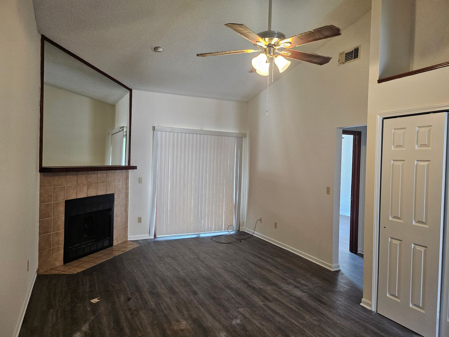 1195 2 2 Ready To View Jefferson Square – photo 4