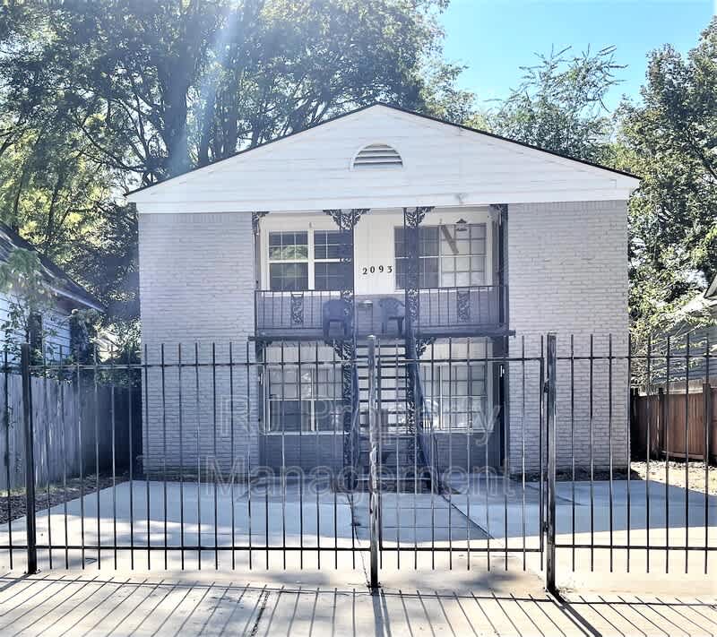 2093 Jefferson Ave – photo 1