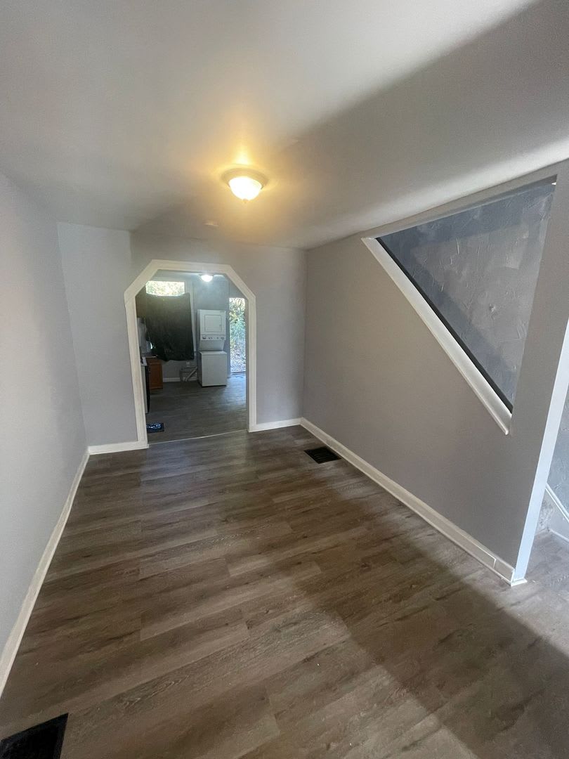 Recently Renovated Three Bed One Bath Ready For A New Tenant! – photo 1
