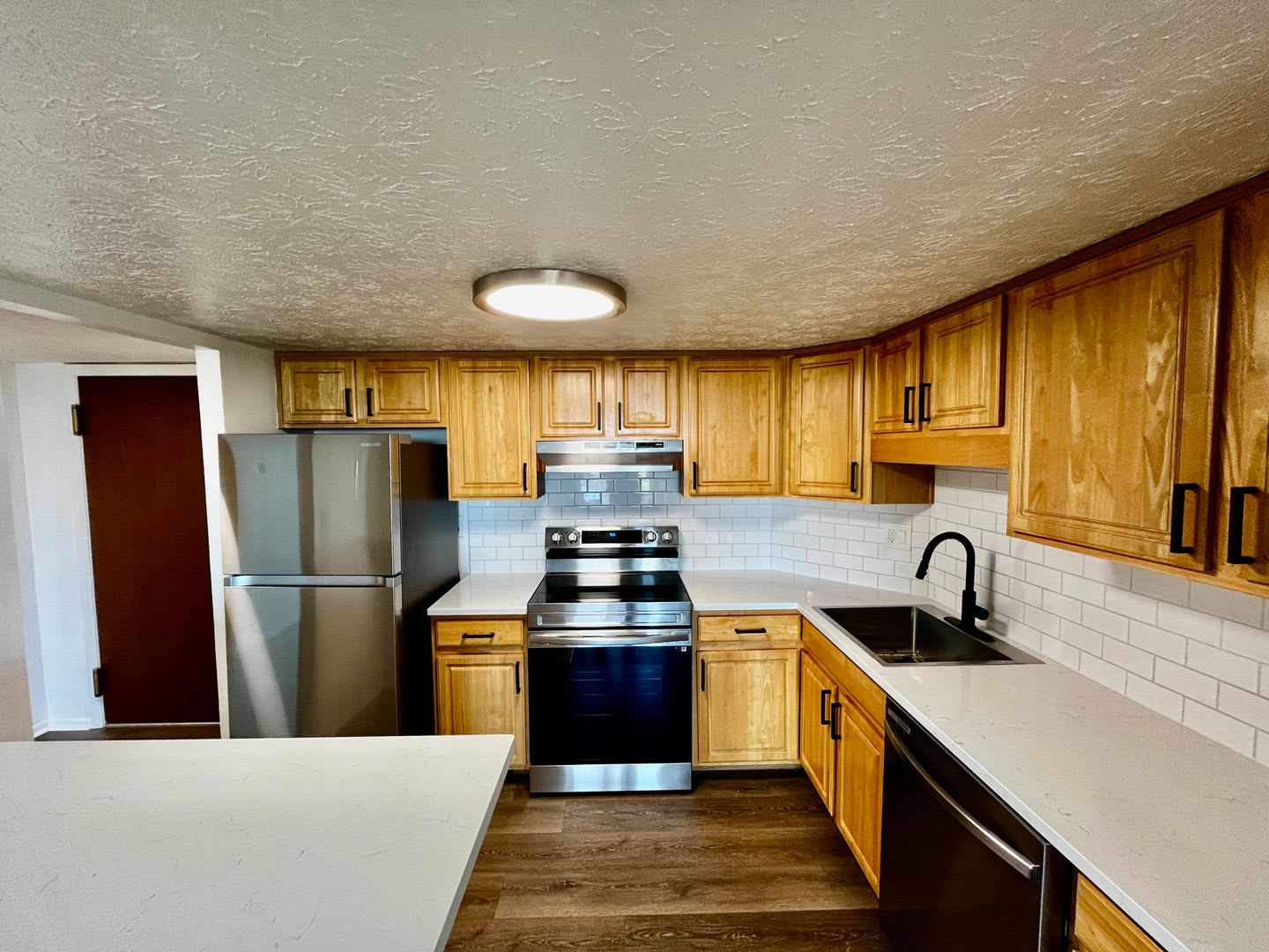 200 West – photo 3