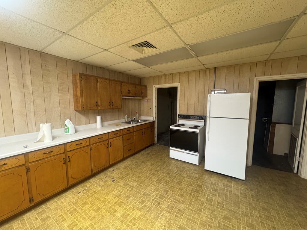 107 W Burdeshaw St – photo 3