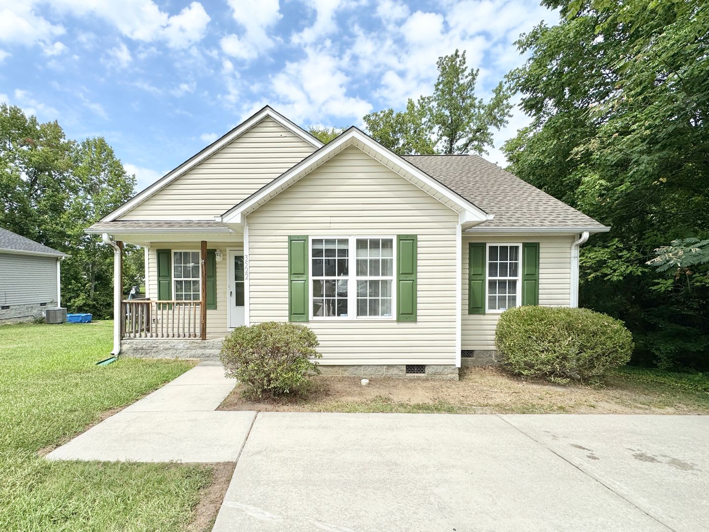 Wonderful Lakefront 4 Bedroom 2 Bath In St Clos Subdivision Off Creekridge Road – photo 2