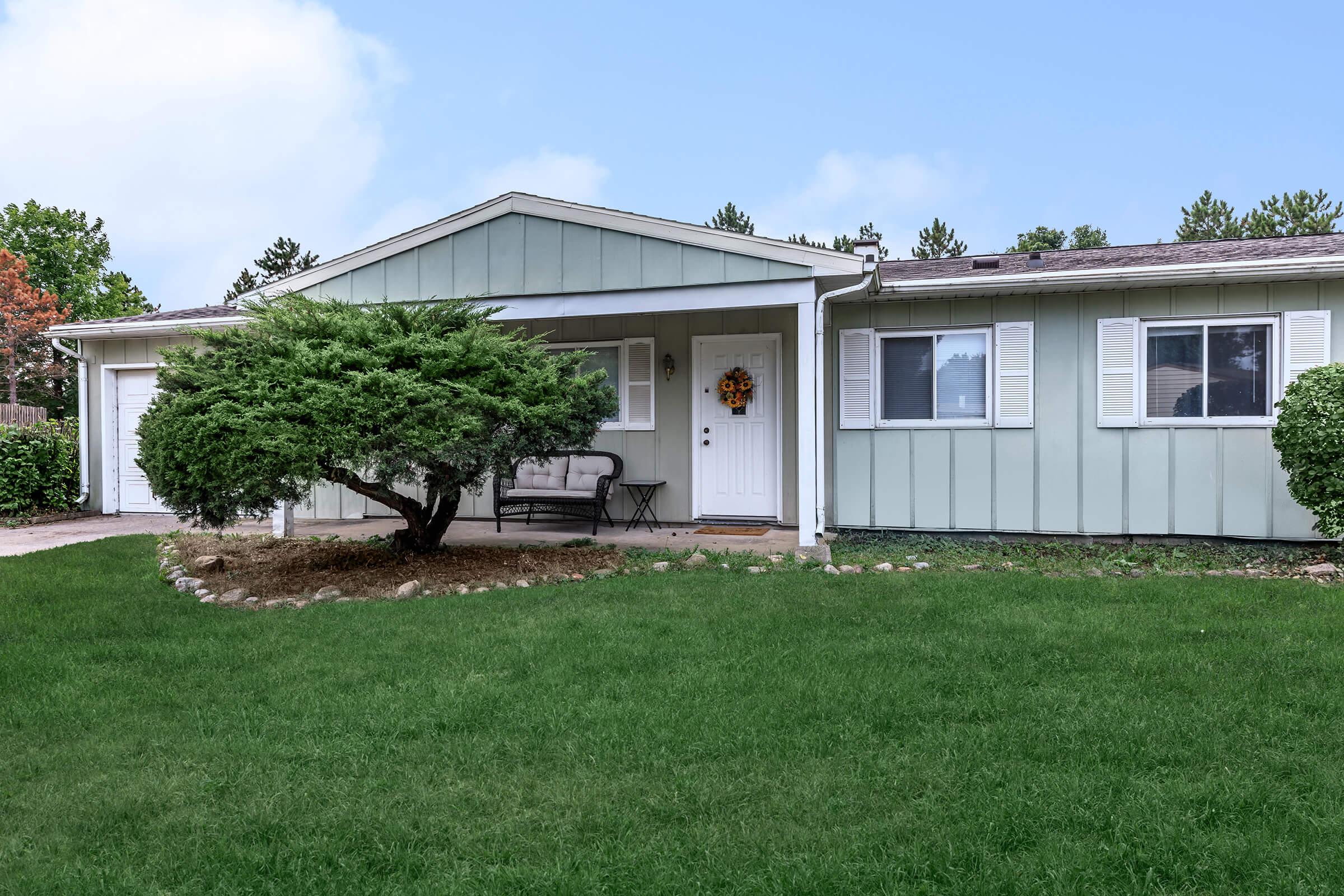 1005 N LINCOLN ST – photo 1