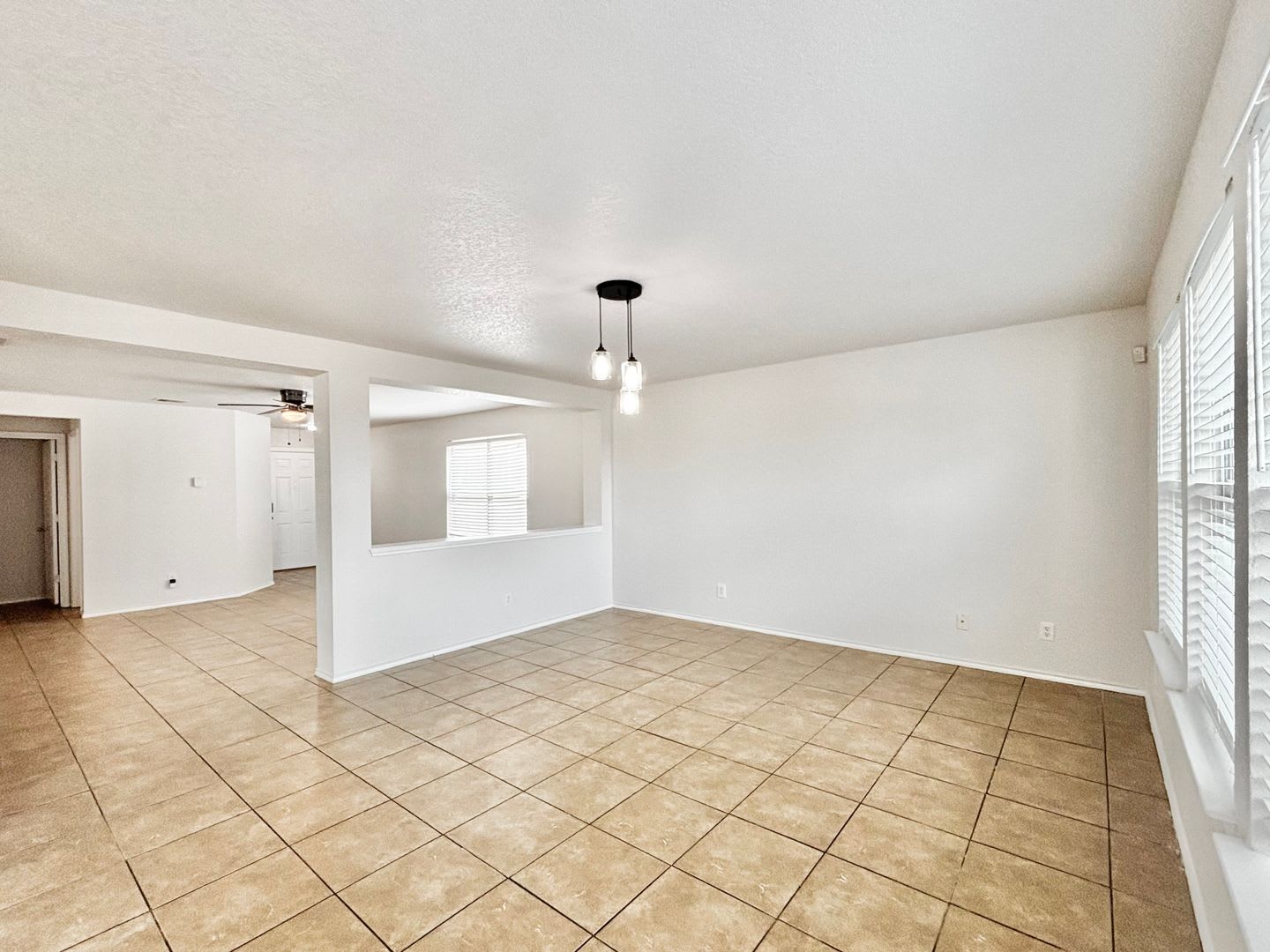 Spacious 2 story home! – photo 4
