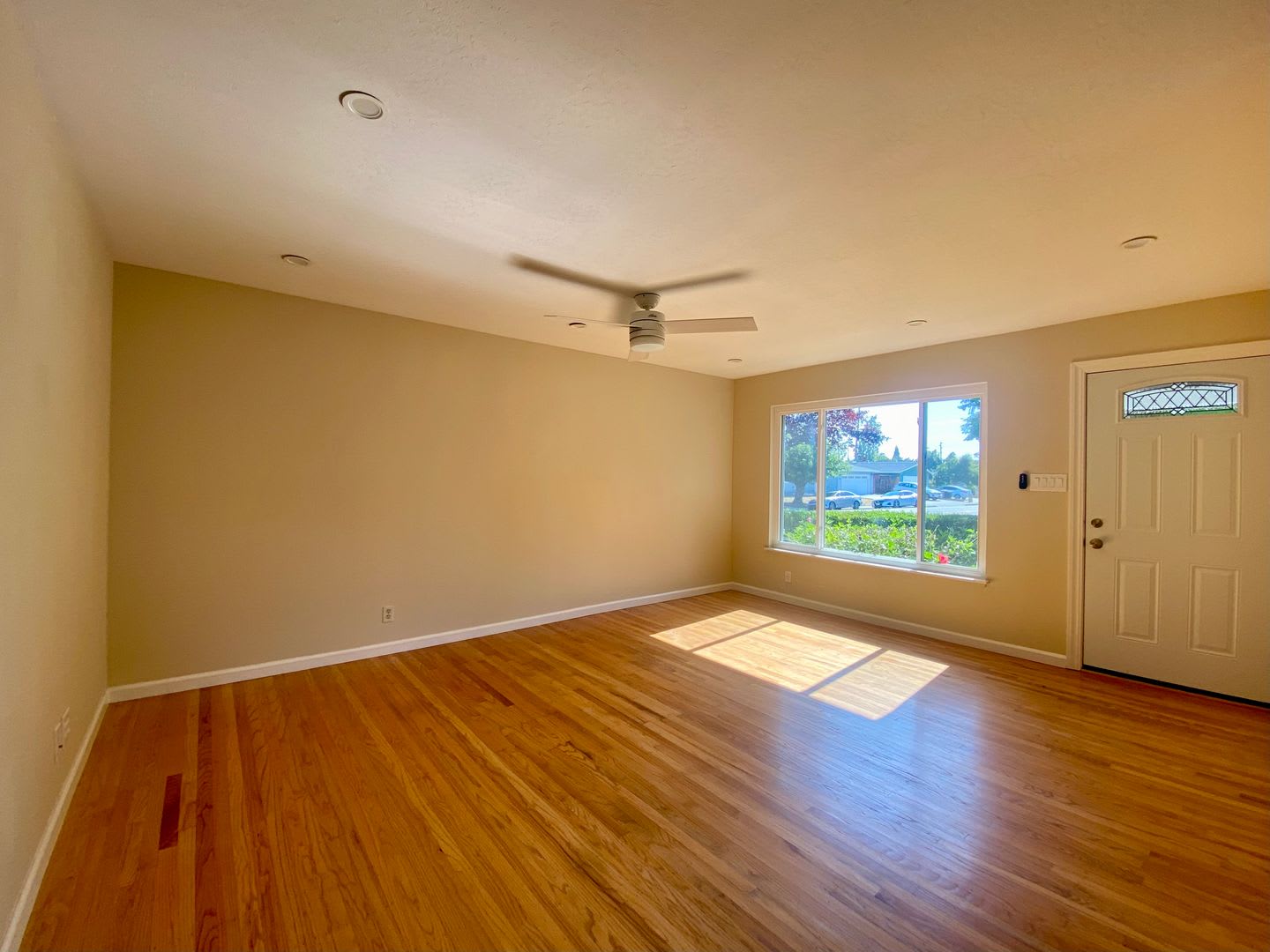 Single level 3 Bedroom Home on a Spacious Corner Lot! – photo 2