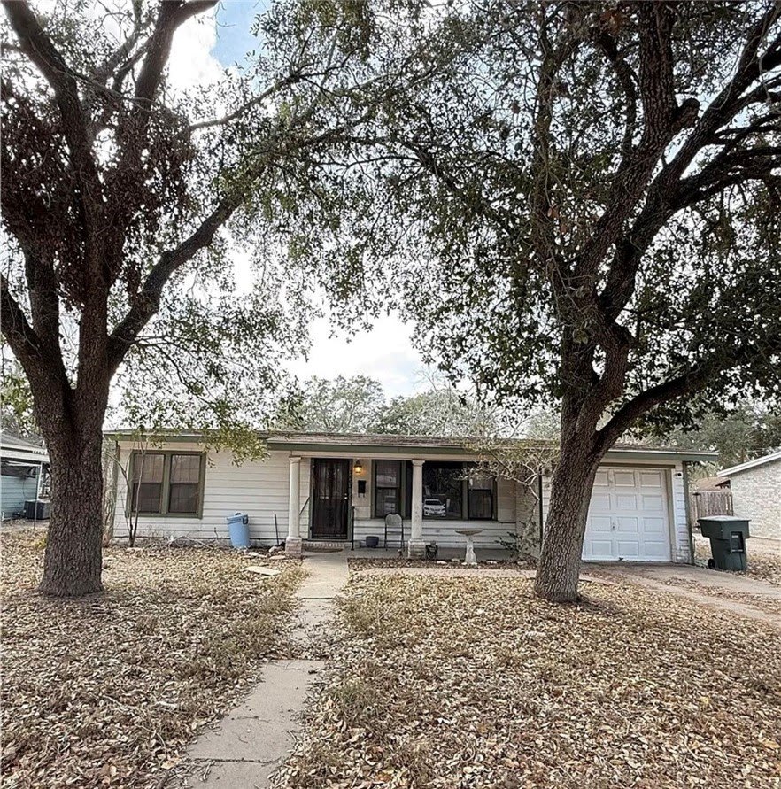 1603 Pena Street – photo 1